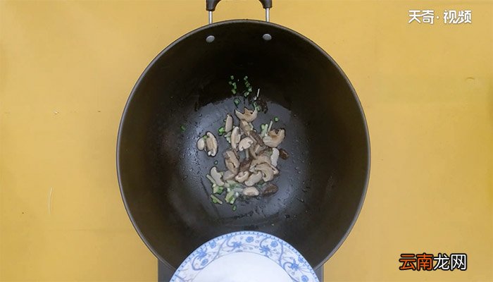 鲍鱼捞饭的做法 鲍鱼捞饭怎么做