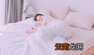 趴着睡会造成什么后果 经常趴着睡觉的危害