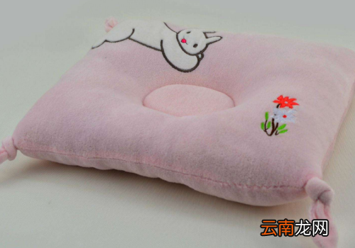 宝宝多大可以睡枕头 ?儿童枕头多高合适