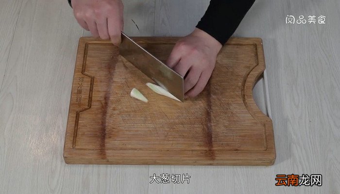 酸辣烩土豆饼的做法 酸辣烩土豆饼怎么做