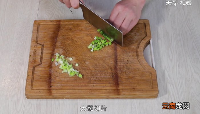 肉丁焖青豆 肉丁焖青豆的做法