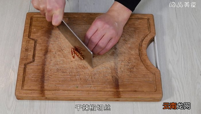 榨菜炒胡萝卜怎么做 榨菜炒胡萝卜的做法