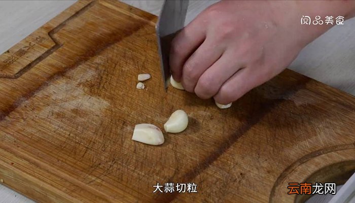 圆白菜焖饼条 圆白菜焖饼条怎么做