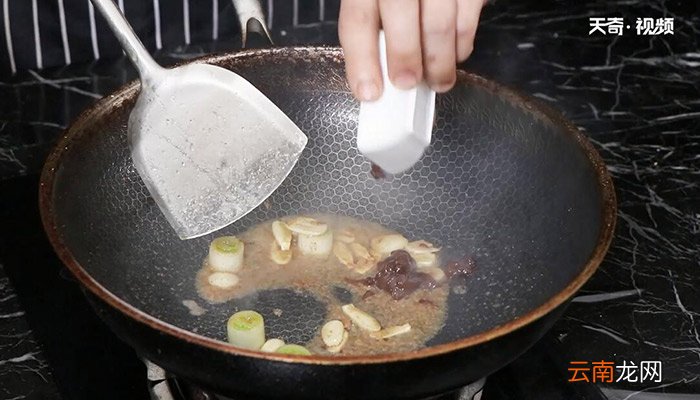 酱爆茄丁的做法 酱爆茄丁怎么做