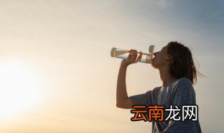 女微信名字干净成熟两个字 女生微信名两个字干净