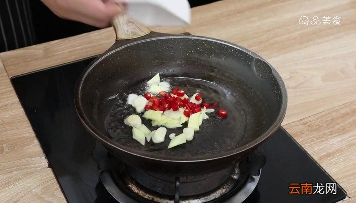 酱炖豆角脊骨怎么做 酱炖豆角脊骨怎么做好吃