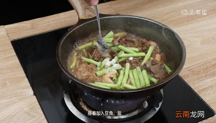 酱炖豆角脊骨怎么做 酱炖豆角脊骨怎么做好吃
