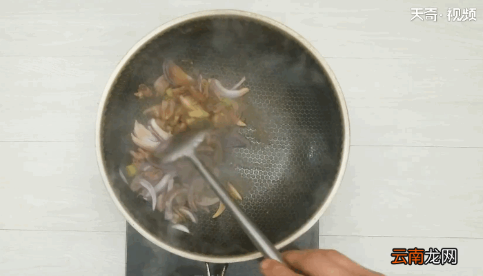洋葱炒鸡心的做法，洋葱炒鸡心怎么做