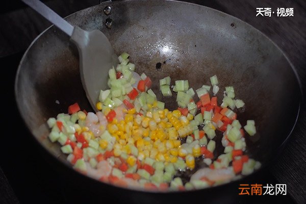 三色炒虾仁的做法