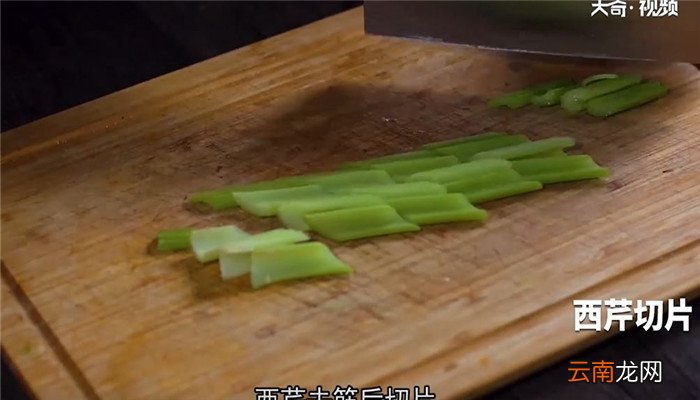 花生拌西芹怎么做 花生拌西芹的做法