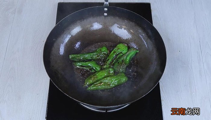虎皮尖椒酿肉的做法 虎皮尖椒酿肉怎么做