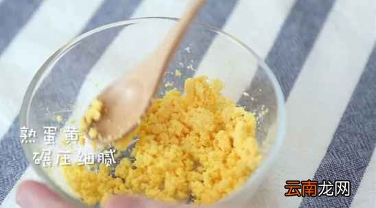 宝宝营养辅食做法 玉米鲜虾小麦铃制作方法