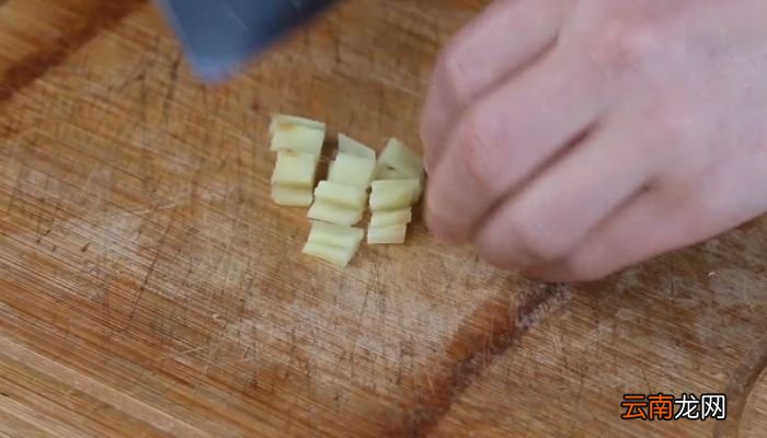 黄豆炖骨头汤的家常做法黄豆炖骨头汤怎么做