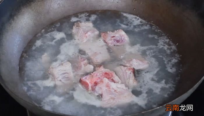 黄豆炖骨头汤的家常做法黄豆炖骨头汤怎么做