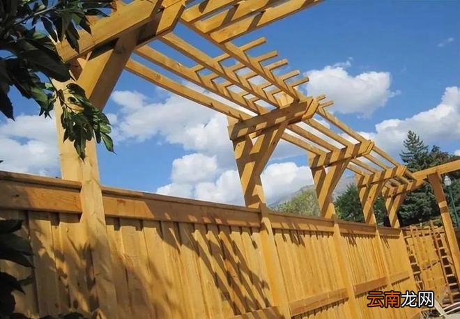 理想小院：院墙不砌砖，整个改成廊架式，种瓜纳凉一个不耽误！