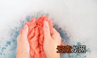 黑水笔弄到衣服上怎么洗净 黑水笔弄到衣服上的清洗方法