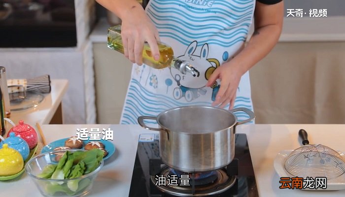 浇汁香菇炒青菜怎么做 浇汁香菇炒青菜的做法