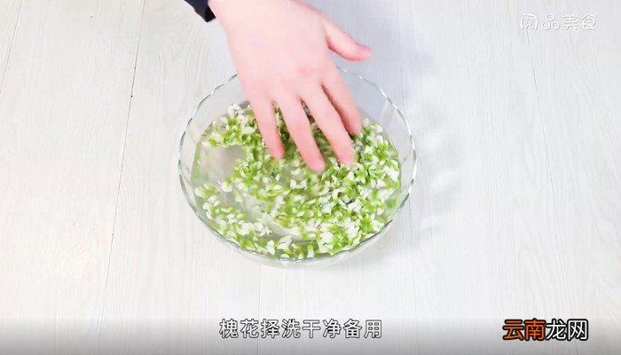 牛肉槐花锅贴怎么做 牛肉槐花锅贴的做法