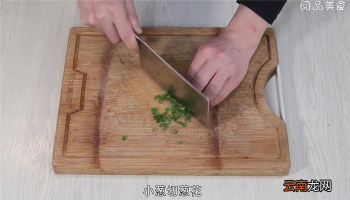 川菜水煮三鲜怎么做 川菜水煮三鲜的做法