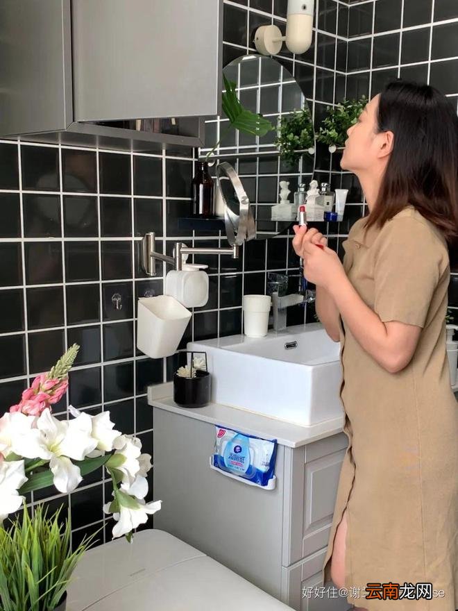 看腻了极简风，这个4.5㎡黑白小浴室，越看越喜欢