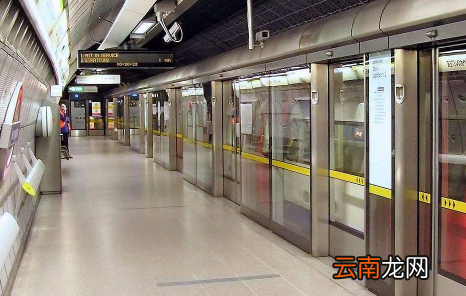 如果在地铁被门夹住应该怎么办-被地铁门夹到的人会怎么样