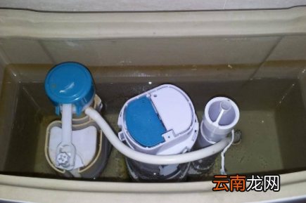 厕所马桶水箱漏水怎么处理方法-马桶水箱漏水水流哪里去了