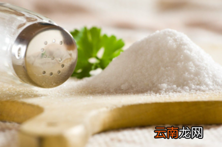 盐分吃多了怎么排-为什么一吃咸了脸就肿了