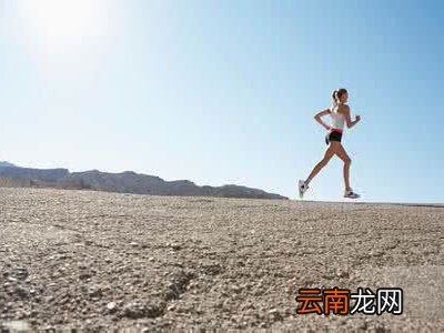 腹部拉伤可以慢跑吗
