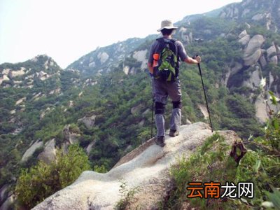 如何使用登山杖的泥托