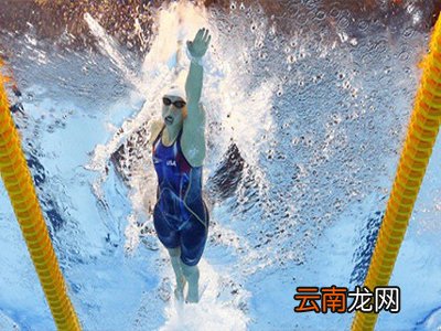 初学自由泳是一侧换气吗