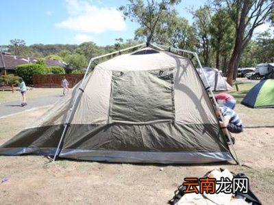 晚上搭帐篷睡草坪好吗