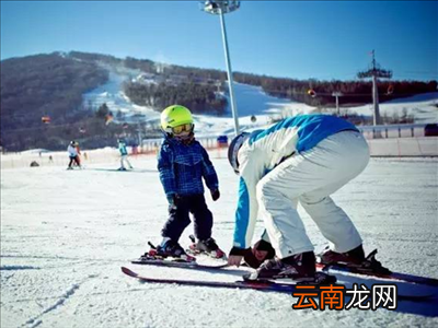滑雪一定要穿平底鞋吗
