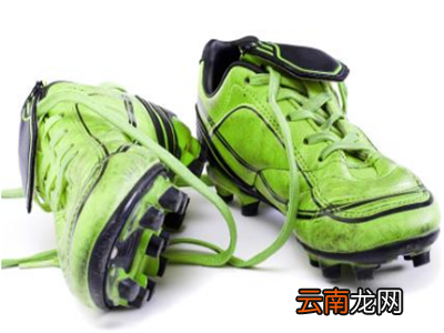 橄榄球鞋和足球鞋一样吗