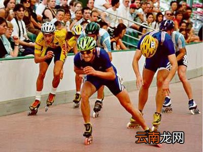 双排轮滑刹车技巧