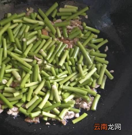 蒜苔炒肉怎么做好吃 用点小技巧就能变好吃哟
