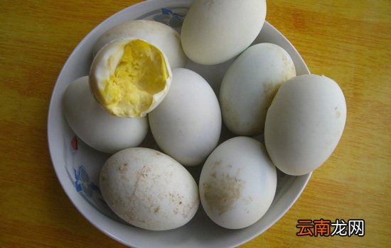 咸鸭蛋臭了还能吃吗 变质的臭咸鸭蛋是什么样的