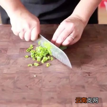 虾最好吃的做法 这道蒜蓉大虾你学会了么