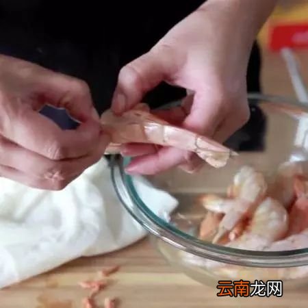虾最好吃的做法 这道蒜蓉大虾你学会了么