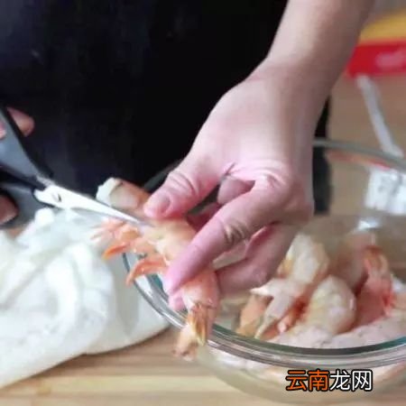 虾最好吃的做法 这道蒜蓉大虾你学会了么