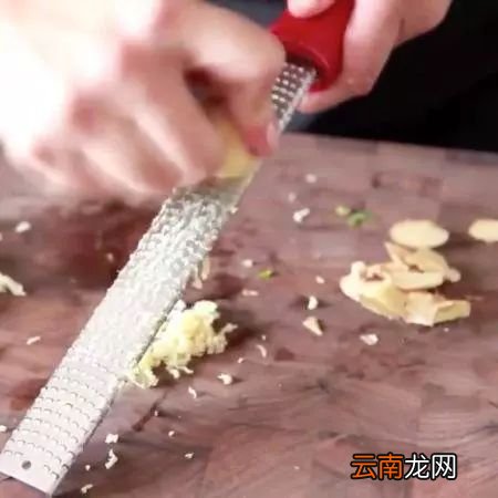 虾最好吃的做法 这道蒜蓉大虾你学会了么