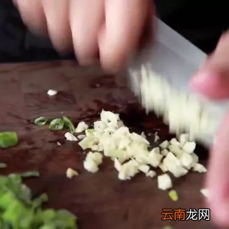 虾最好吃的做法 这道蒜蓉大虾你学会了么