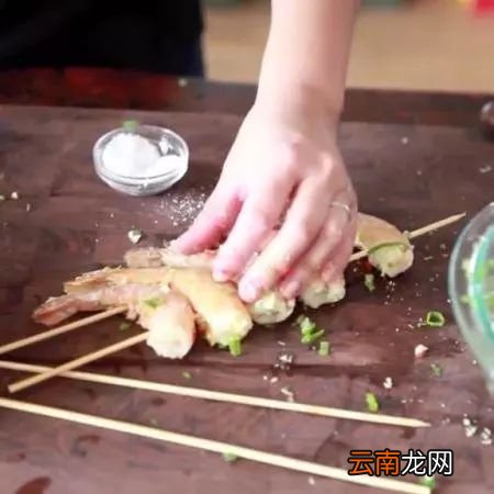 虾最好吃的做法 这道蒜蓉大虾你学会了么