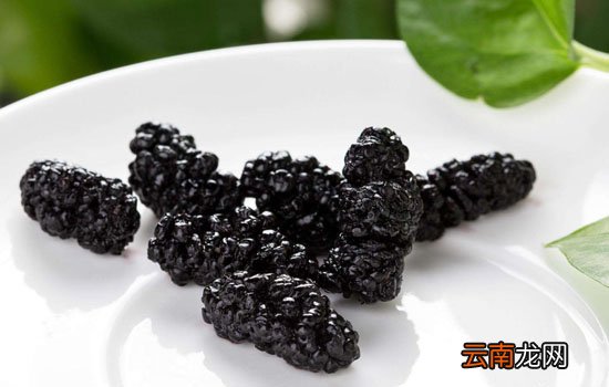 咸鸭蛋和什么不能一起吃 咸鸭蛋搭配什么一起吃比较好