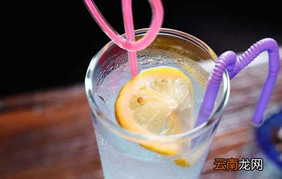 中暑能喝啤酒吗 喝冰啤酒反而会加重暑症