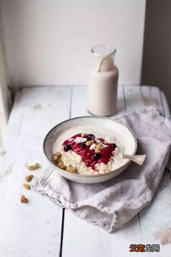 牛奶怎么吃最有营养 牛奶里加它们营养翻倍