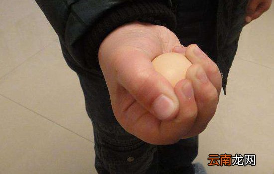 生鸡蛋为什么捏不碎 煮熟后蛋壳易碎