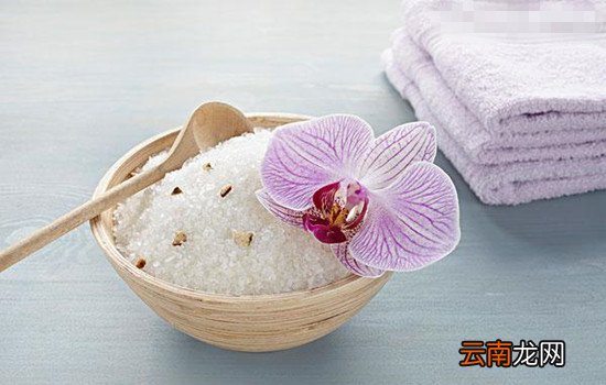 盐浴有什么好处 盐浴洗澡好处多你知道吗