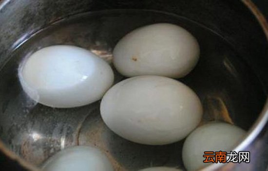 咸鸭蛋煮多久能熟 怎么判断咸鸭蛋是否煮熟