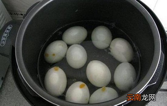 咸鸭蛋煮多久能熟 怎么判断咸鸭蛋是否煮熟