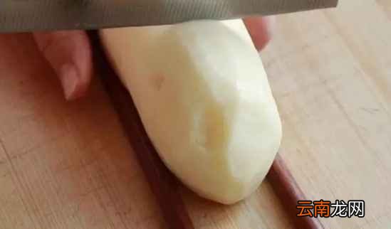 土豆夹香肠的做法 好吃到停不下来
